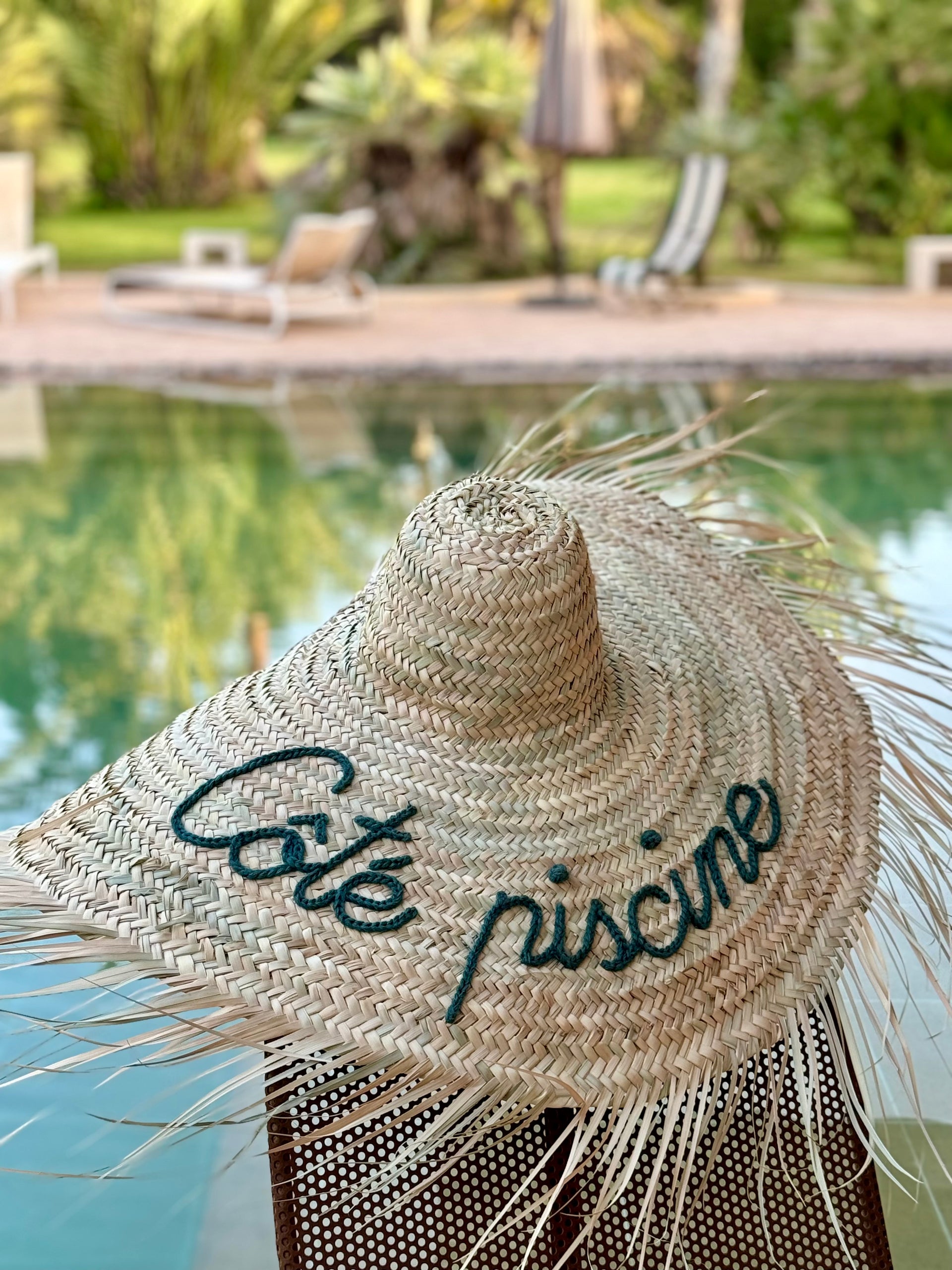 Chapeau géant XXL en paille personnalisable, très grand chapeau bohème Marocain brodé avec ou sans frange, décoration murale à personnaliser, Côté Piscine