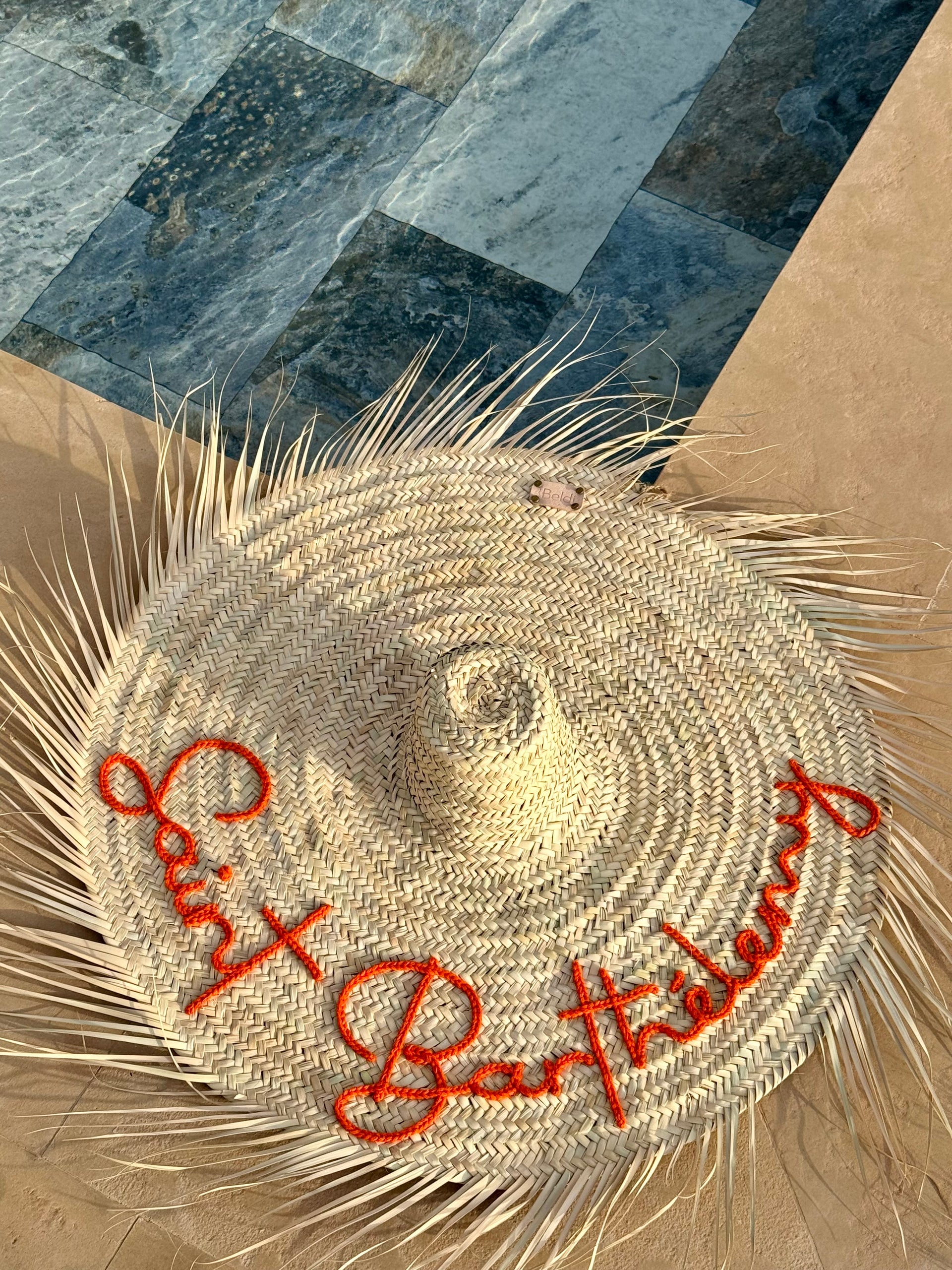 Chapeau en palme à personnaliser - Avec ou sans franges - Chapeau brodé Saint Barthélémy - Personnalisable - Très grand chapeau en paille marocain - Décoration murale à personnaliser