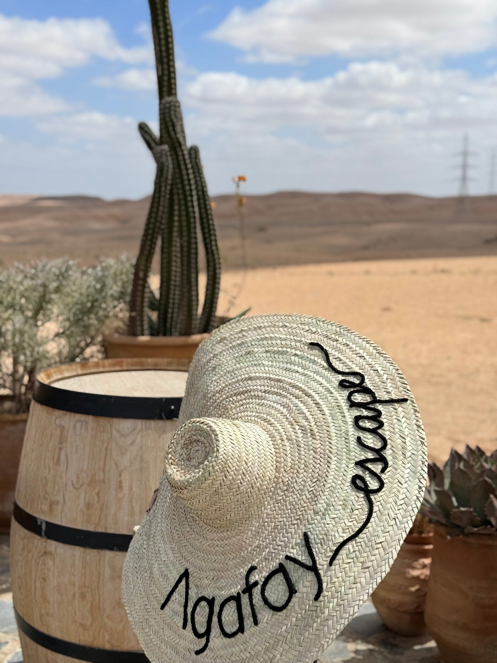 Chapeau en palme à personnaliser - Chapeau brodé Agafay Escape - Personnalisable - Très grand chapeau en paille marocain - Décoration murale à personnaliser