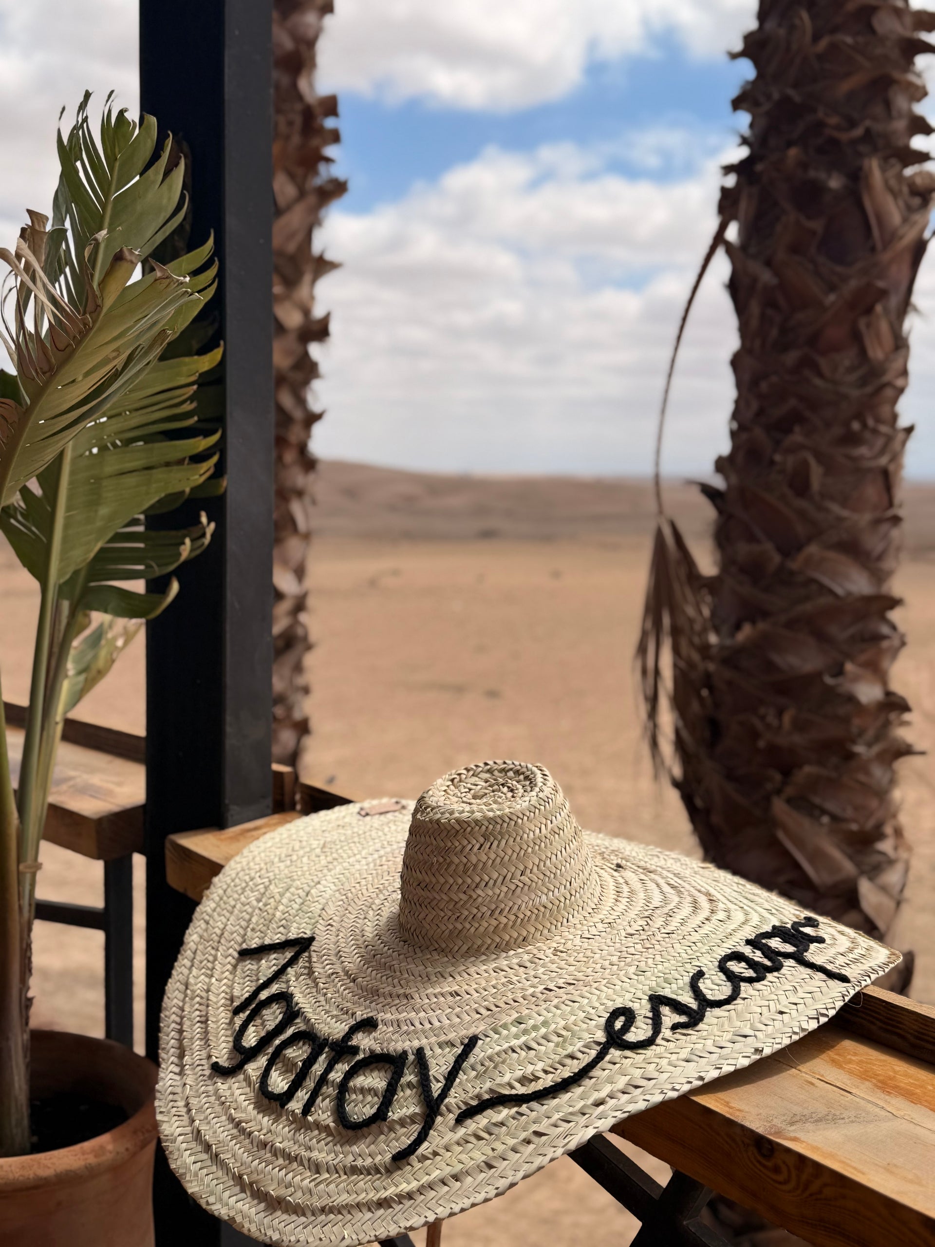 Chapeau en palme à personnaliser - Chapeau brodé Agafay Escape - Personnalisable - Très grand chapeau en paille marocain - Décoration murale à personnaliser
