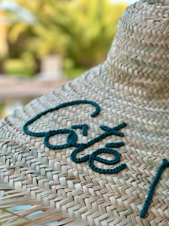 Chapeau décoratif XXL avec franges en paille naturelle — personnalisable avec prénom ou mot