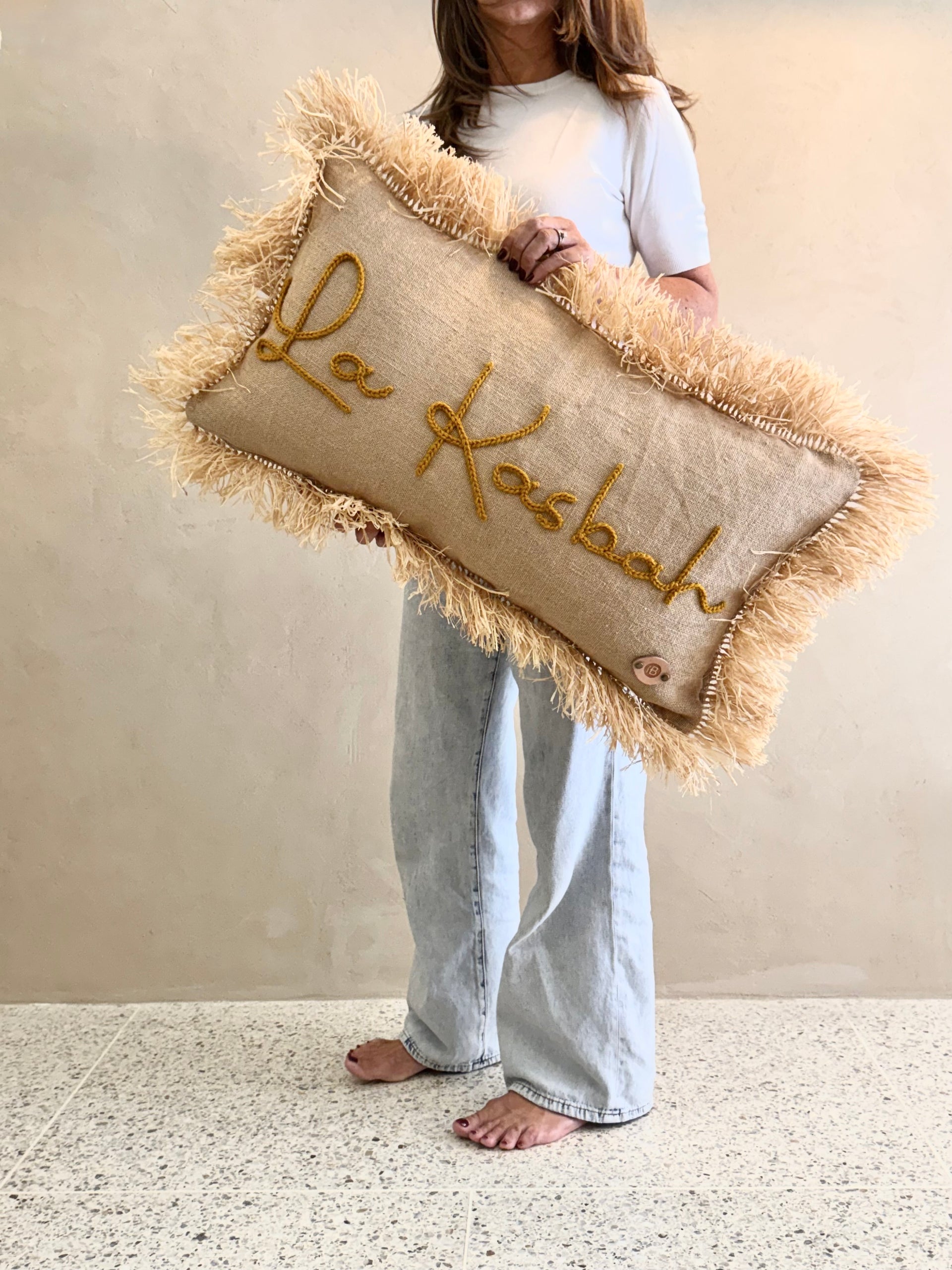 Customizable “La Kasbah” cushion cover in Jute with Raffia fringes – Hand-embroidered crochet