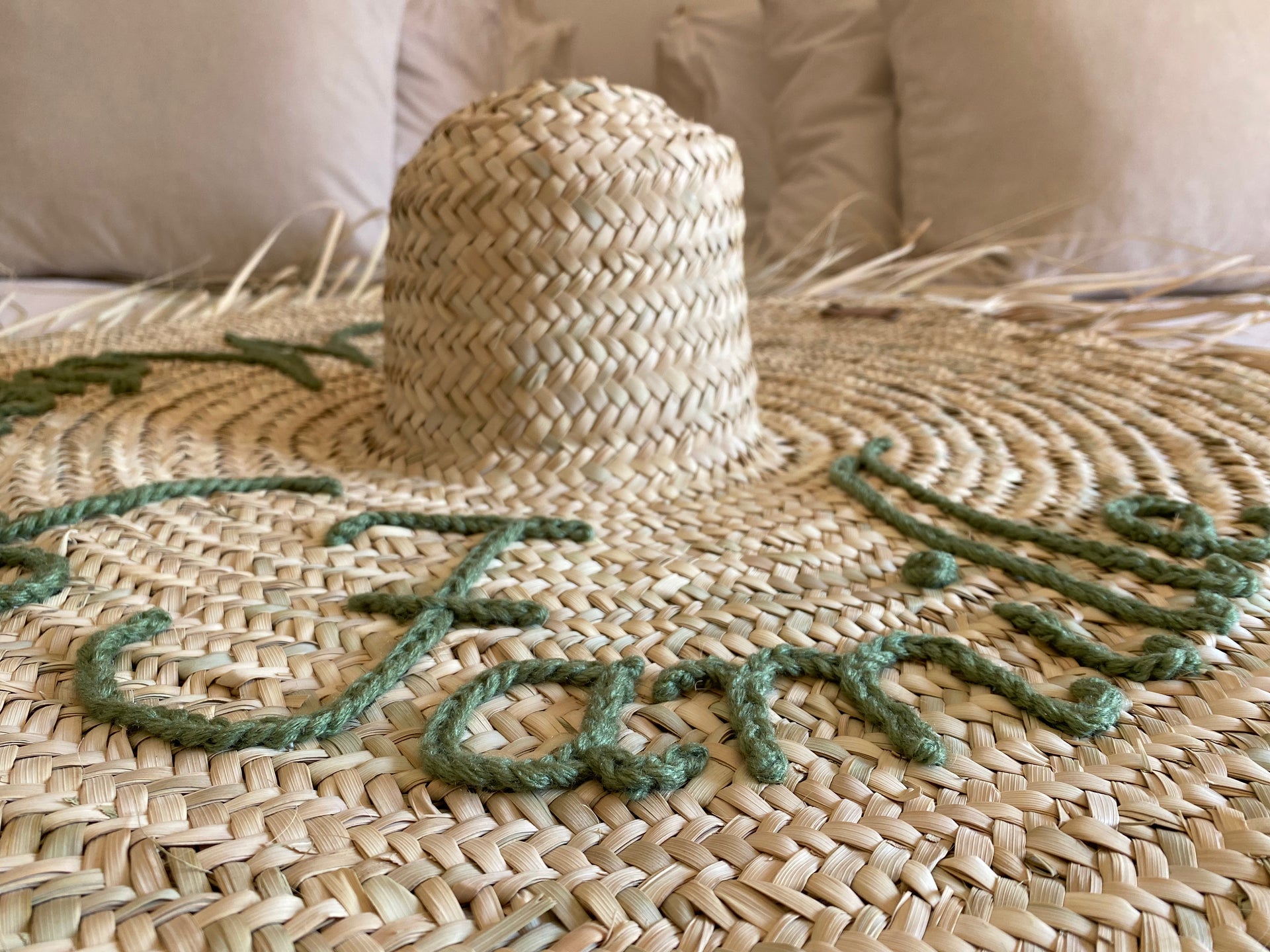 Personalized XXL straw hat Family Home — handmade wall decoration from Morocco
